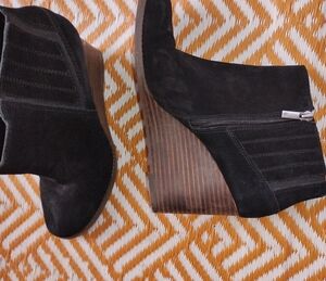 Lucky band black ankle boots